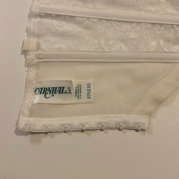 Carnival Lace Full Coverage White Lace Strapless Bustier
- Size 34C - Picture 5 of 5